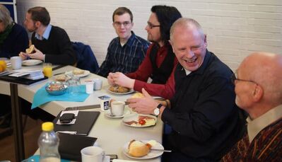 Stärkung mit einem gemeinsamen Frühstück im Neckarauer Volkshaus