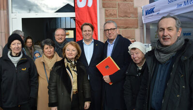 Der Oberbürgermeister inmitten seines SPD-Ortsvereins Mannheim-Ost